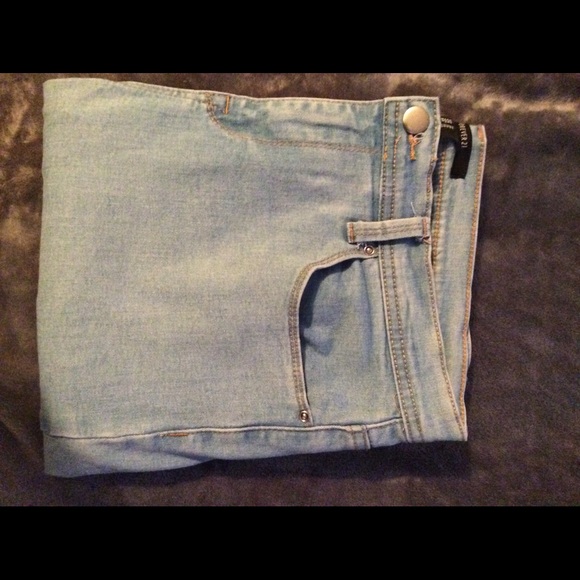Light Wash Denim - Picture 2 of 3